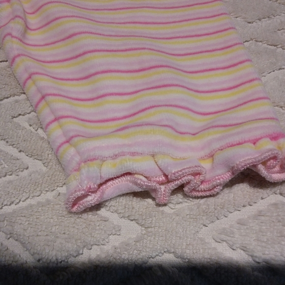 Velour outfit with frilly edging - Picture 6 of 7